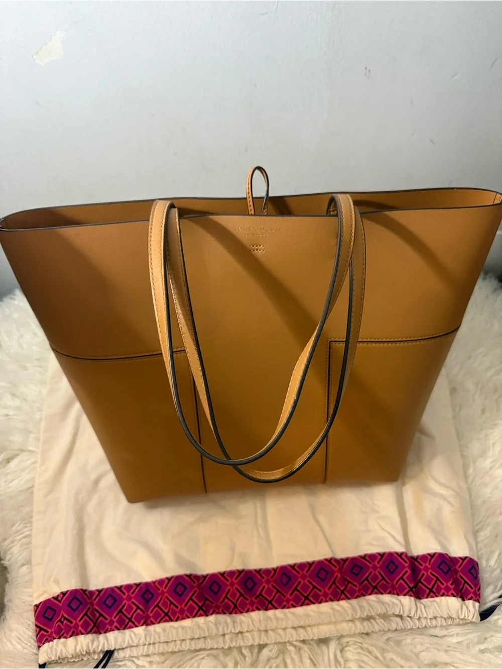 Tory Burch Leather Tote Bag in Tan - Stylish Everyday Carry medium